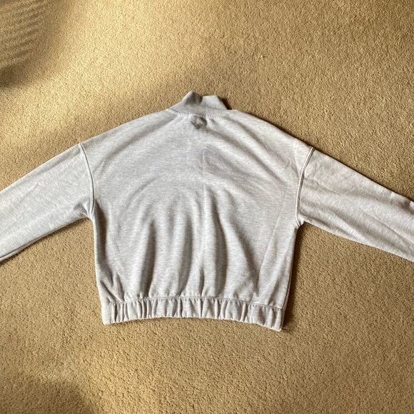 Cropped Sweatshirt - Picture 3 of 4